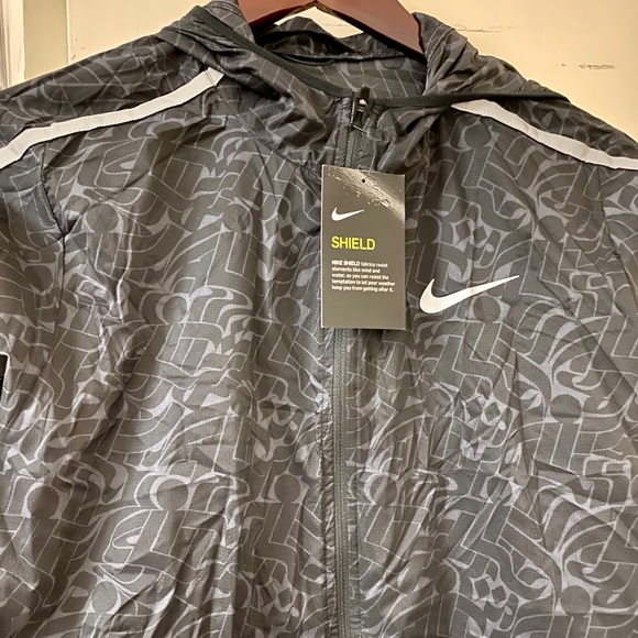 Nike rain jacket - Picture 1 of 4
